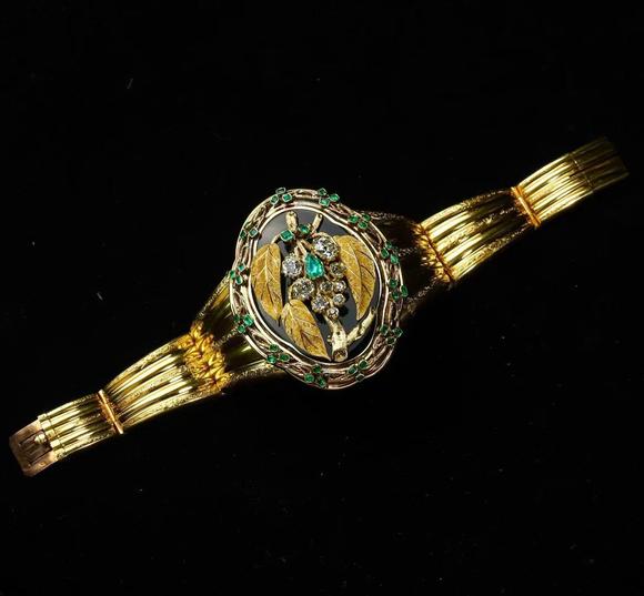 Horizontal Enchère French Napoleon III Gold Onyx Emerald & Diamond Wide Hinged Bracelet