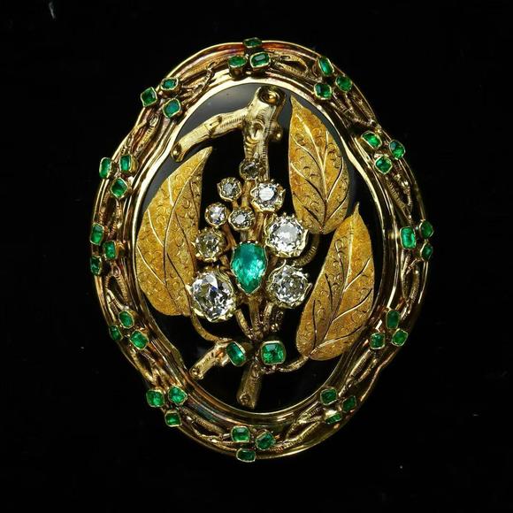 Horizontal Enchère French Napoleon III Gold Onyx Emerald & Diamond Wide Hinged Bracelet