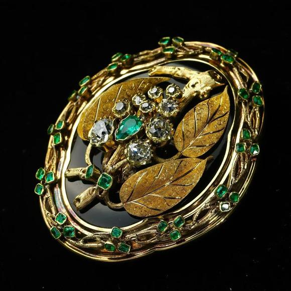 Horizontal Enchère French Napoleon III Gold Onyx Emerald & Diamond Wide Hinged Bracelet