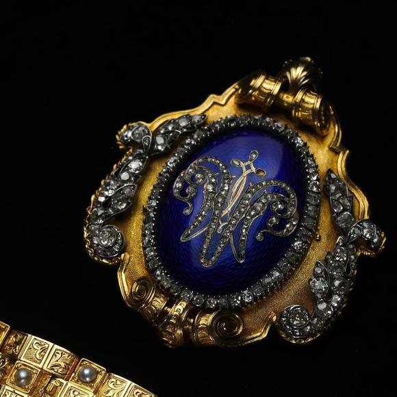 Horizontal Enchère Napoleon III Detachable Guilloché Enamel Diamond Gold Bracelet