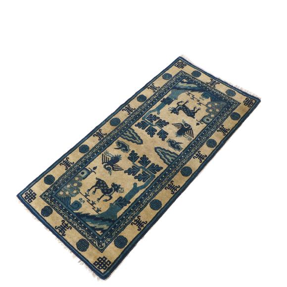 Horizontal Enchère Antique Wool Rug
