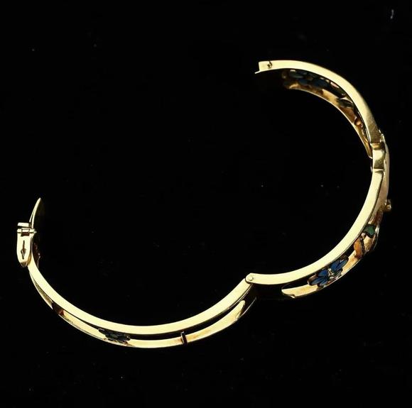Horizontal Enchère Mascarón Art Nouveau 18K Gold Translucent Enamel Hinged Bangle Bracelet
