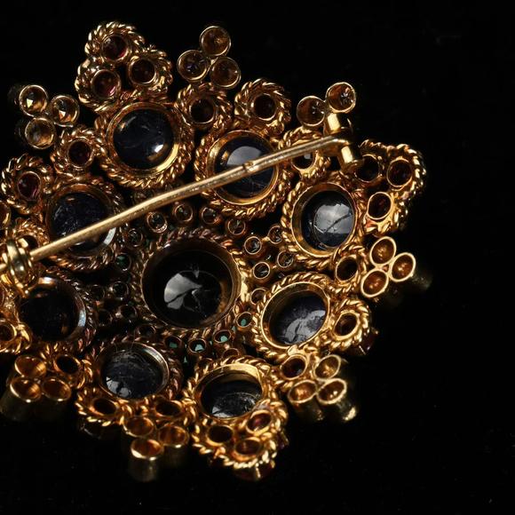 Horizontal Enchère Signed Ilias Lalaounis Byzantine 18K Gold Multi-Gem Star Brooch
