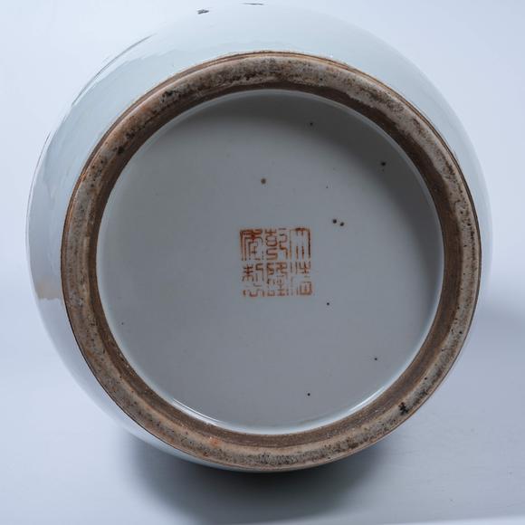 弘楊株式會(huì)社粉彩人物故事紋棒槌瓶