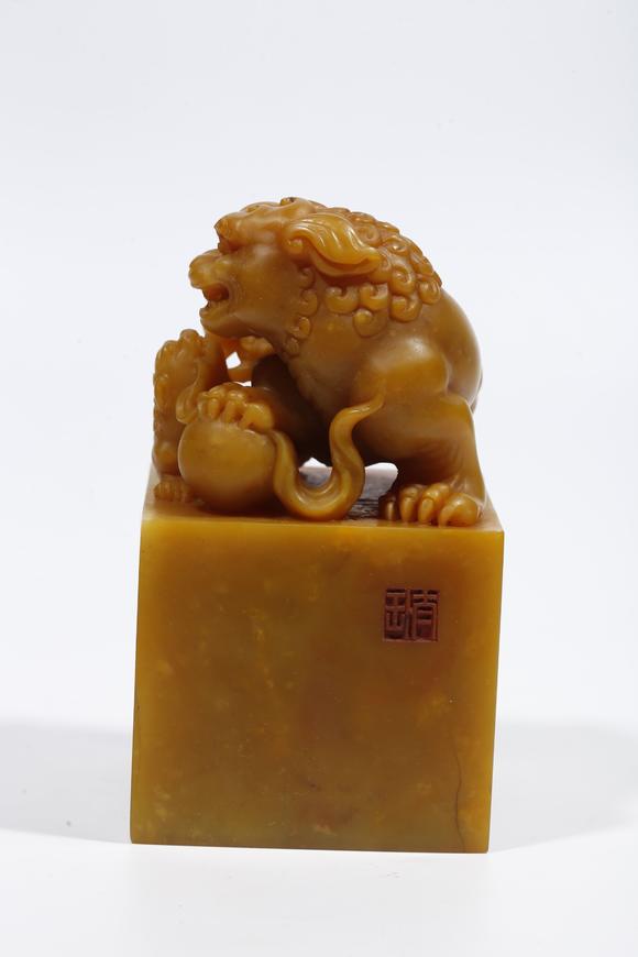 弘楊株式會社壽山田黃石雕太獅少獅鈕印章