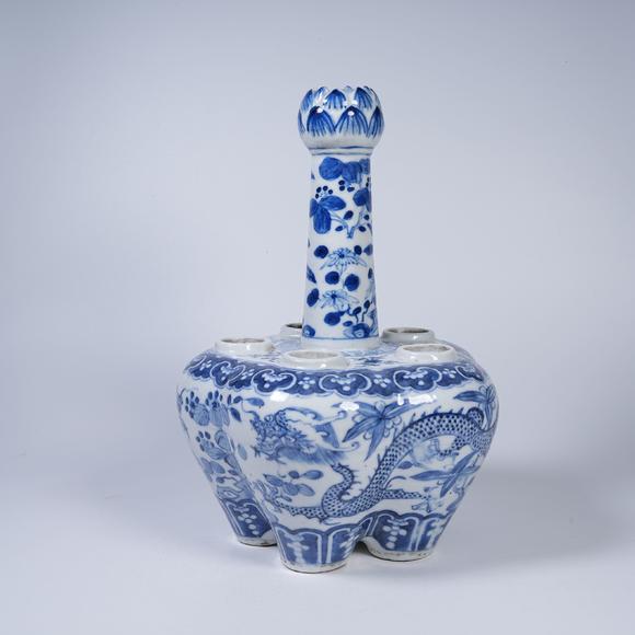 弘楊株式會(huì)社青花穿花龍紋五孔蒜頭瓶