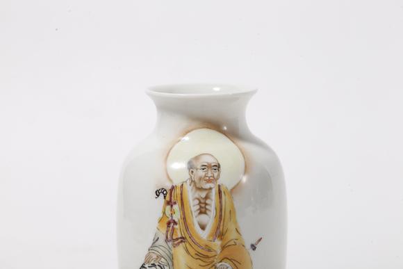 弘楊株式會(huì)社粉彩伏虎羅漢紋花插