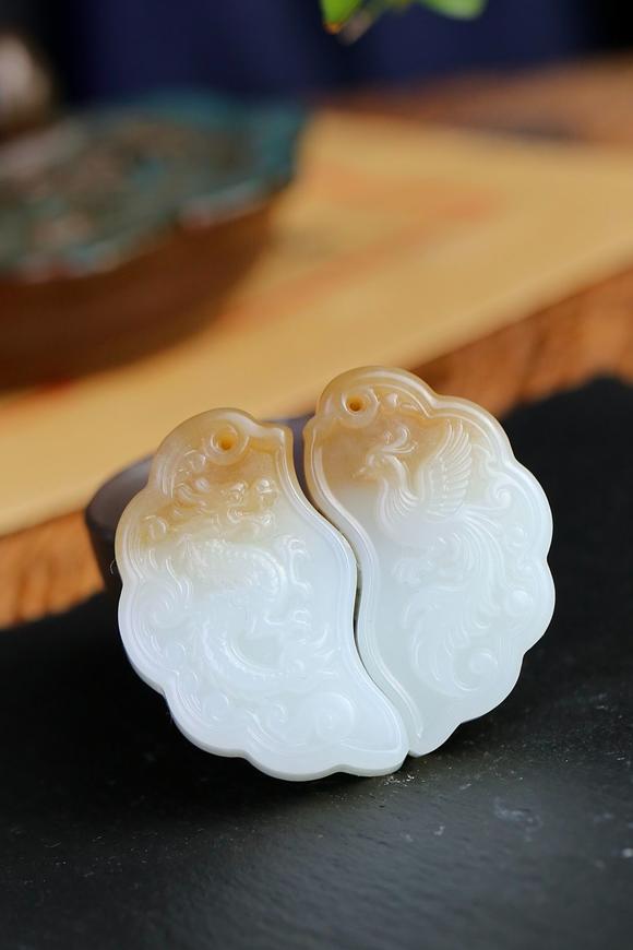 北京唐潮拍賣有限公司龍鳳呈祥精品和田玉且末掛件