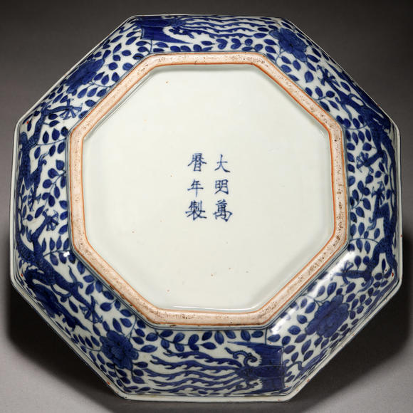 三杉美術(shù)明萬曆 青花龍鳳紋八角蓋盒