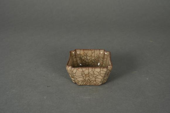 三杉美術(shù)明 哥窯方杯