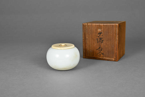 三杉美術(shù)凝素玉香盒