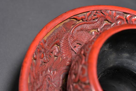 三杉美術(shù)清中期刻龍紋盛臺