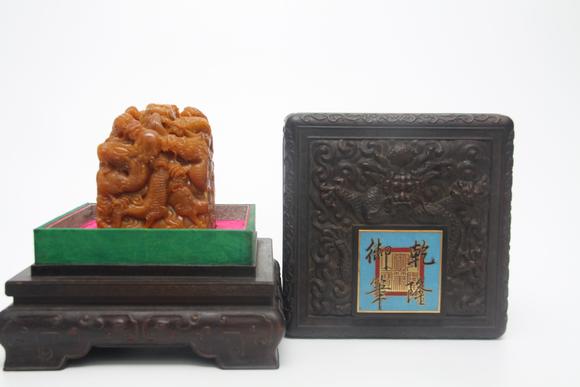 蘭亭古美術(shù)オークション清 田黃九龍乾隆御覽大印
