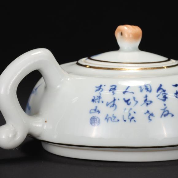 東京共成拍賣青花魚藻詩文茶壺