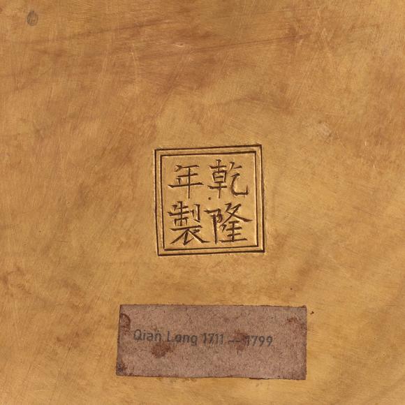 東京共成拍賣(mài)清乾隆掐絲琺瑯碧玉燭臺(tái)一對(duì)