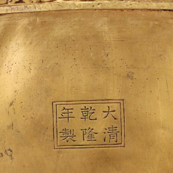 東京共成拍賣(mài)大清乾隆年製銅鎏金嵌百寶雙耳尊