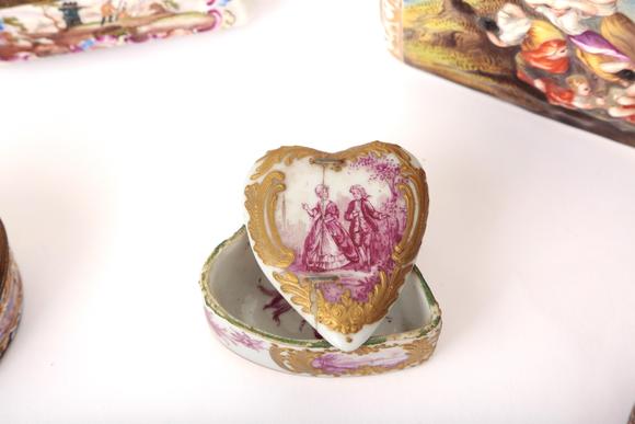 Duke's Auctions Lot 26 A COLLECTION OF CONTINENTAL PORCELAIN BOXES