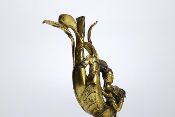 TrésOrs de ParisOrnement chinois ancien d’Apsara volante en bronze doré, 17–19 s.