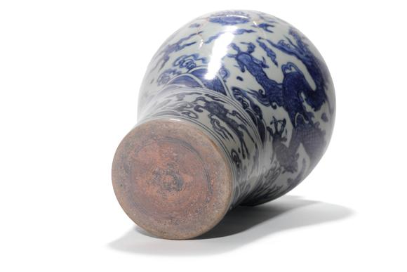 TrésOrs de ParisVase meiping bleu et blanc à décor de dragon et phénix, 14–17 ap. J.-C.