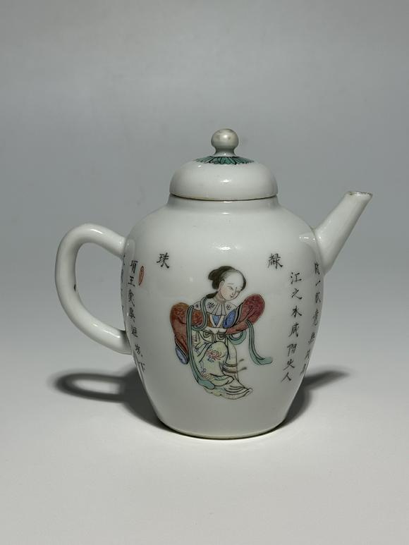 TrésOrs de ParisThéière famille rose à portrait de Xiang Yu, 19–20 siècle