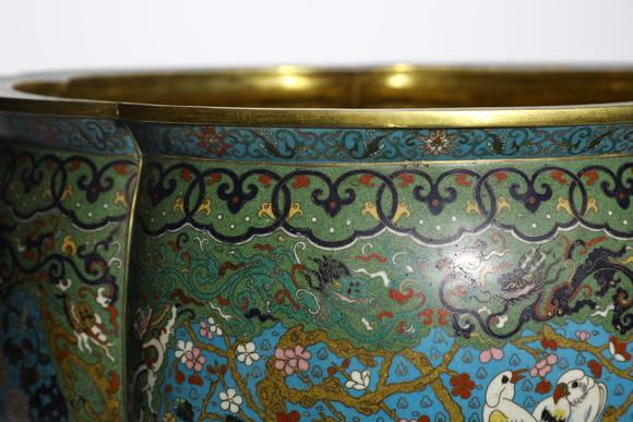 TrésOrs de ParisGrand bac cloisonné chinois ancien à oiseaux et fleurs, 18–19 s.