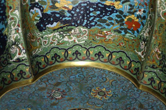 TrésOrs de ParisGrand bac cloisonné chinois ancien à oiseaux et fleurs, 18–19 s.