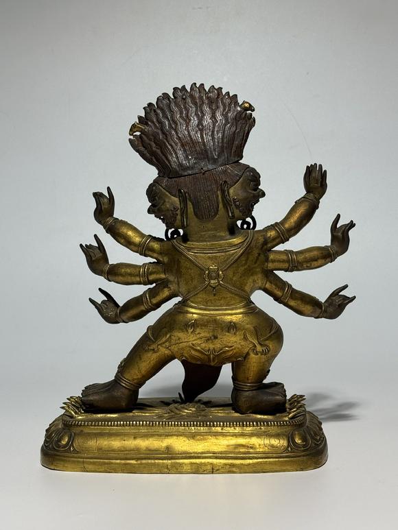 TrésOrs de ParisStatue six bras Mahakala bronze doré, 18 siècle