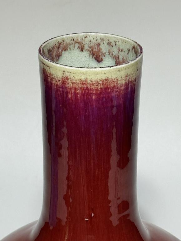 TrésOrs de ParisVase Tianqiuping rouge flammé uni, 18–19 siècle