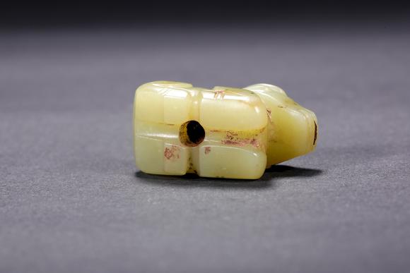 SEAVIEW AUCTIONS PTY LTDA Yellow Jade Recumbent Ox Sculpture with Carved Horns, 11th–8th BCE