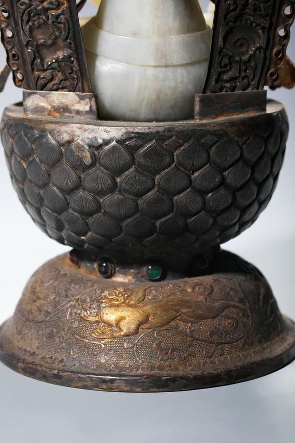 SEAVIEW AUCTIONS PTY LTDA White Jade Guanyin Bodhisattva with Gilt Gem-Inlaid Silver Throne and Mandorla, China, 14th–17th centuries