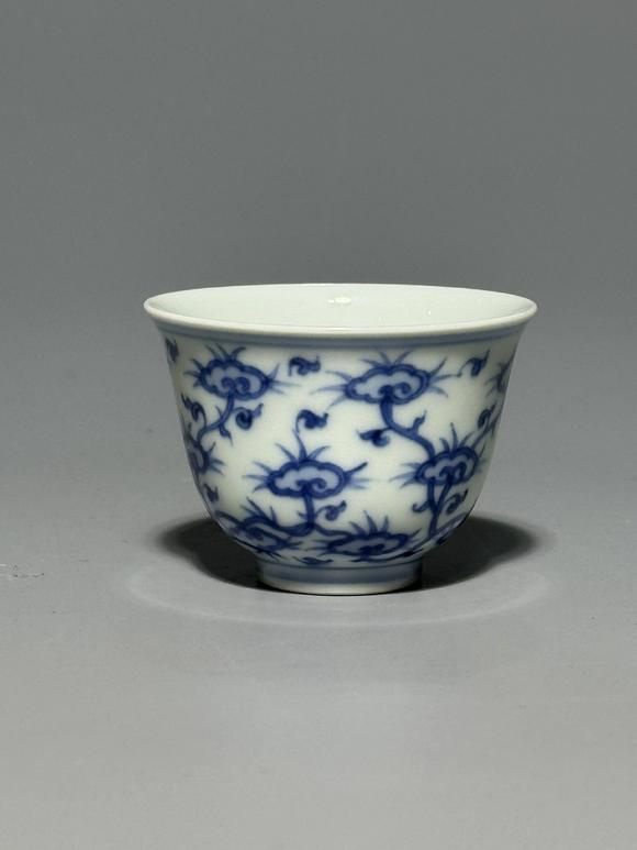 SEAVIEW AUCTIONS PTY LTDA Blue and White Lingzhi Ruyi Scroll Wine Cup, Double Blue Line Foot Rim, China, 18th century