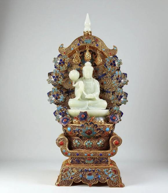 東京蕓術(shù)清 花絲鎏金和田白玉觀(guān)音一尊