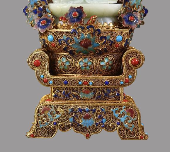 東京蕓術(shù)清 花絲鎏金和田白玉觀音一尊
