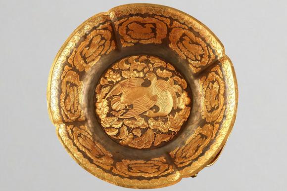 東京蕓術(shù)唐代 局部鎏金大盆