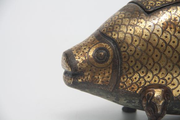 東京蕓術(shù)漢 錯(cuò)金龍魚