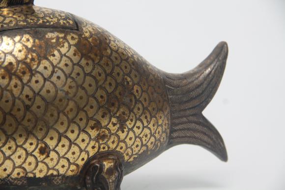 東京蕓術(shù)漢 錯(cuò)金龍魚