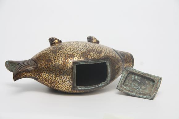 東京蕓術(shù)漢 錯(cuò)金龍魚