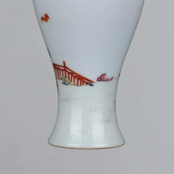 東京蕓術(shù)清乾隆 粉彩老嫗攜童子梅瓶