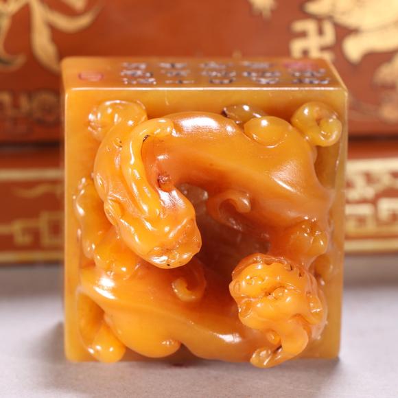 東京蕓術(shù)清 田黃石獸鈕印章