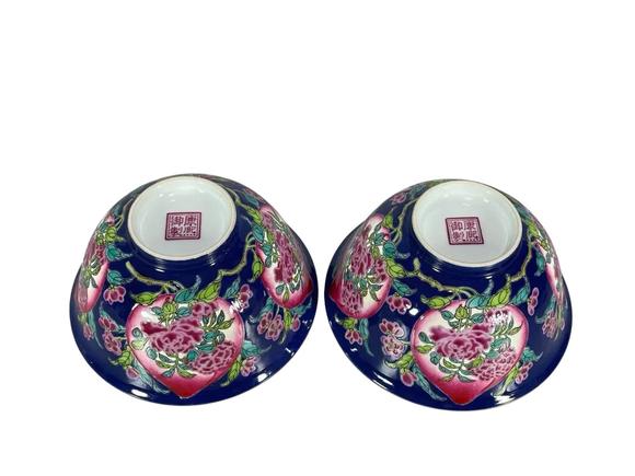 東京蕓術(shù)康熙 寶石藍釉粉彩壽桃花卉碗