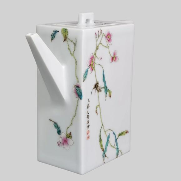 東京蕓術(shù)清蔣廷錫（保合太和）粉彩花鳥草蟲四方茶壺