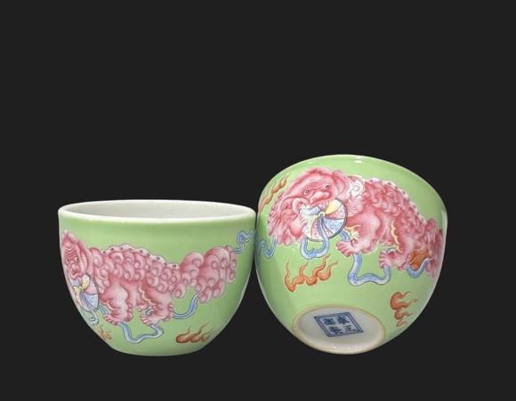 東京蕓術(shù)清雍正 琺瑯彩蘋果綠事事如意紋缸杯