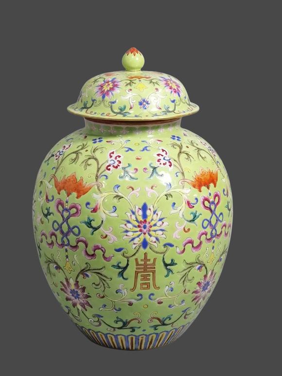 東京蕓術(shù)清嘉慶 秋葵綠地福壽西潘蓮紋蓋罐