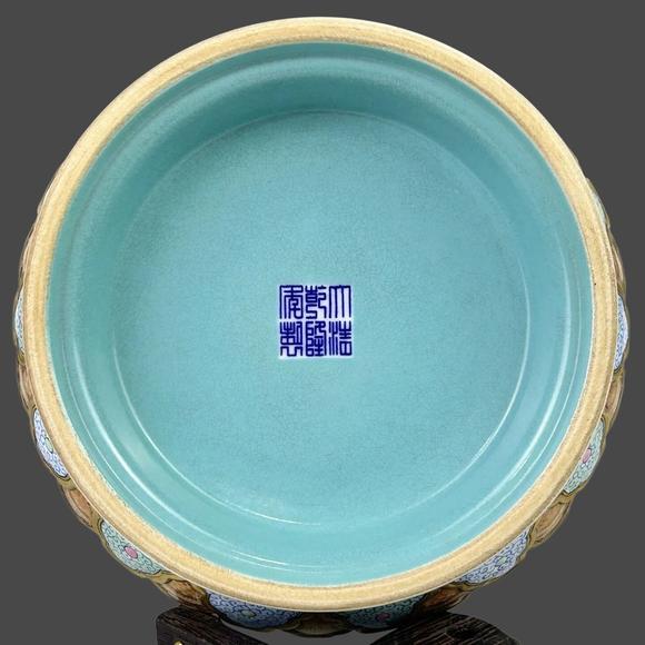 東京蕓術(shù)清乾隆 粉彩茶葉末釉太平有象轉(zhuǎn)心瓶