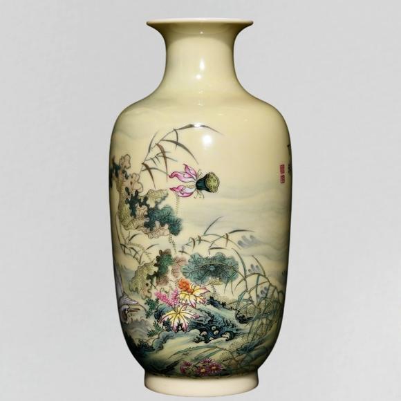 東京蕓術(shù)清乾隆 米黃釉粉彩花鳥紋燈籠瓶