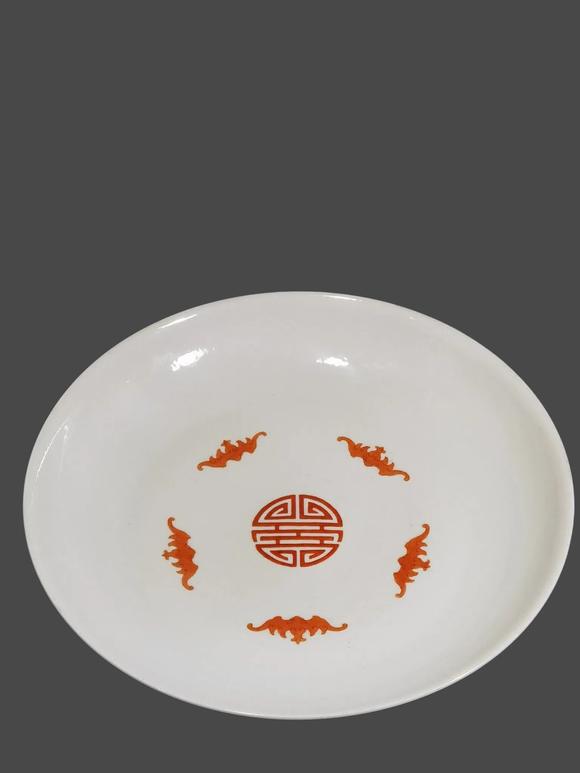 東京蕓術(shù)清乾隆 胭脂紅地粉彩開(kāi)窗花卉五福壽大盤(pán)