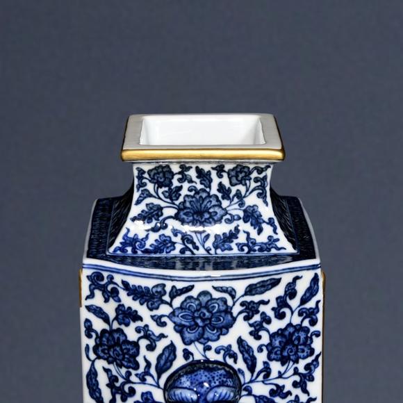東京蕓術(shù)清乾隆 青花粉彩花鳥(niǎo)紋獸頭瓶
