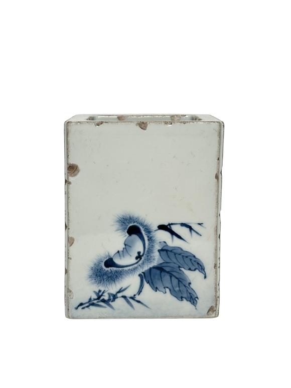 Castle AuctionA Chinese blue and white figure brush holder, Republic Pr.