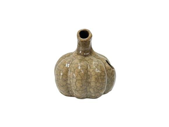 Castle AuctionA Chinese guan ware water drop, Ming Dynasty Pr. 