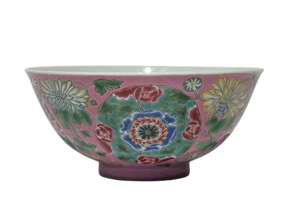 Castle AuctionA Chinese nice enamel bowl, Qian Long Pr. 